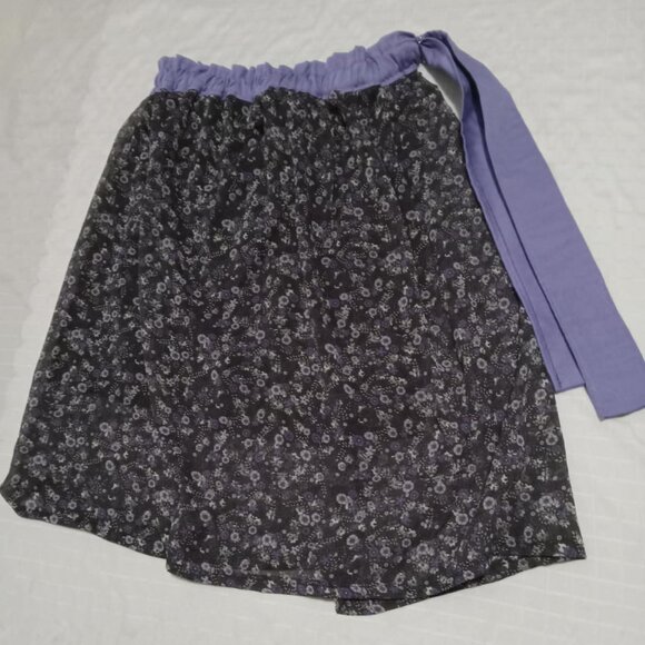 Pretty hand made floral silk skirt on a black background - Picture 1 of 6